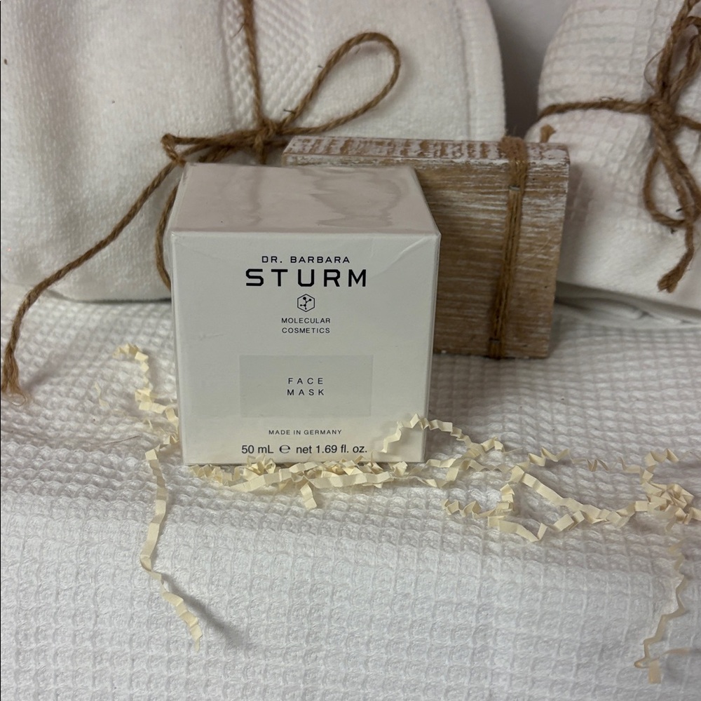 Dr. Barbara Sturm Molecular Face Mask